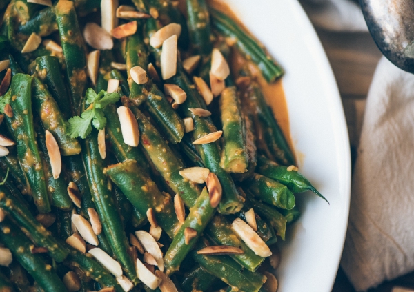 Green Beans with Coconut Thai Curry Peanut Sauce